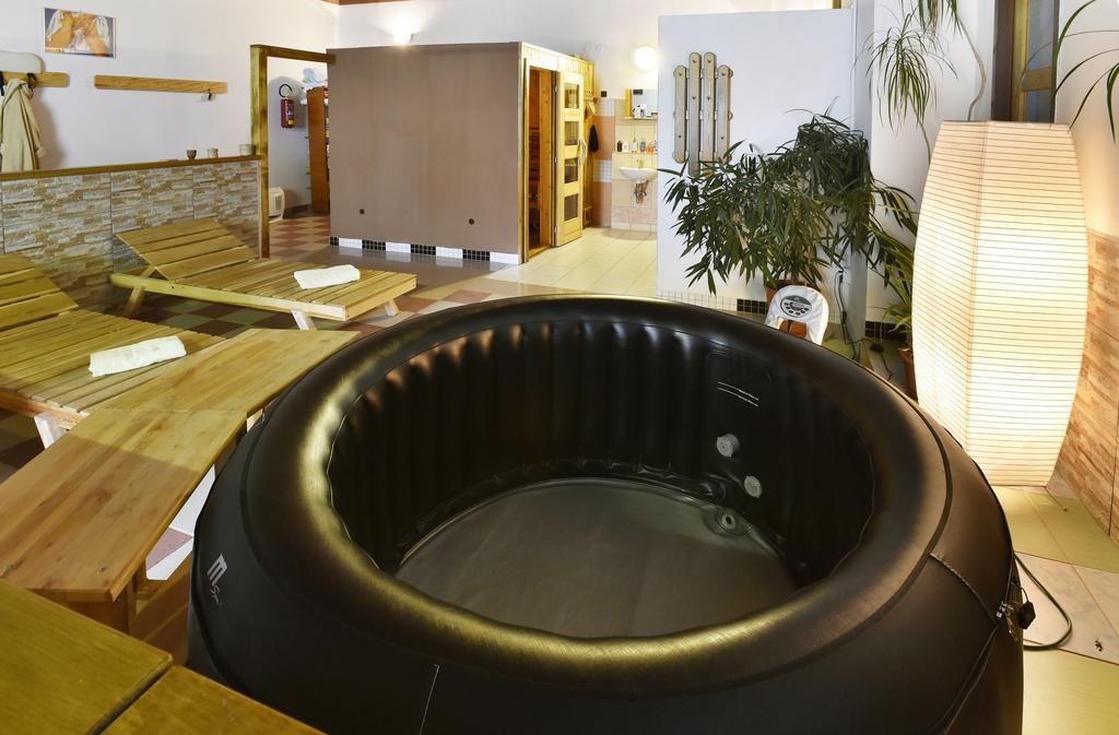 Hotel Kovarna Ντέτσιν Εξωτερικό φωτογραφία