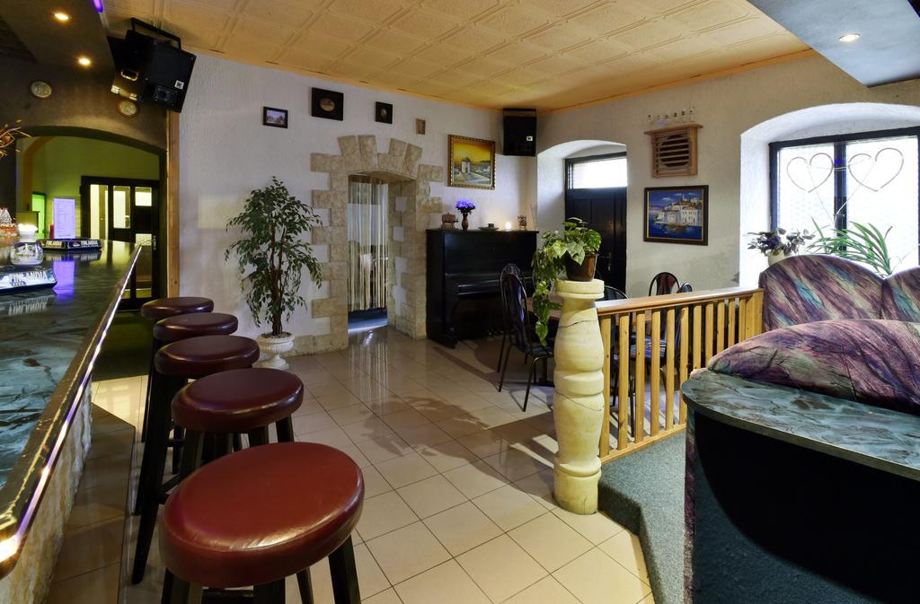 Hotel Kovarna Ντέτσιν Εξωτερικό φωτογραφία